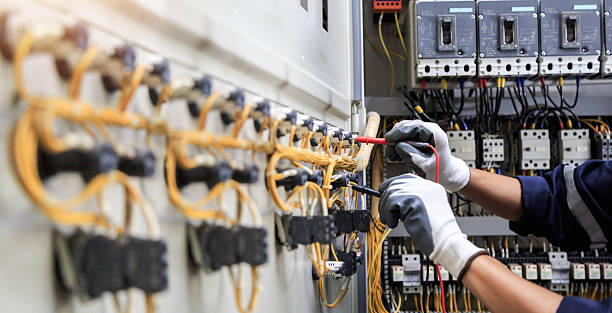 Professional Electrician technician working in Maywood, IL